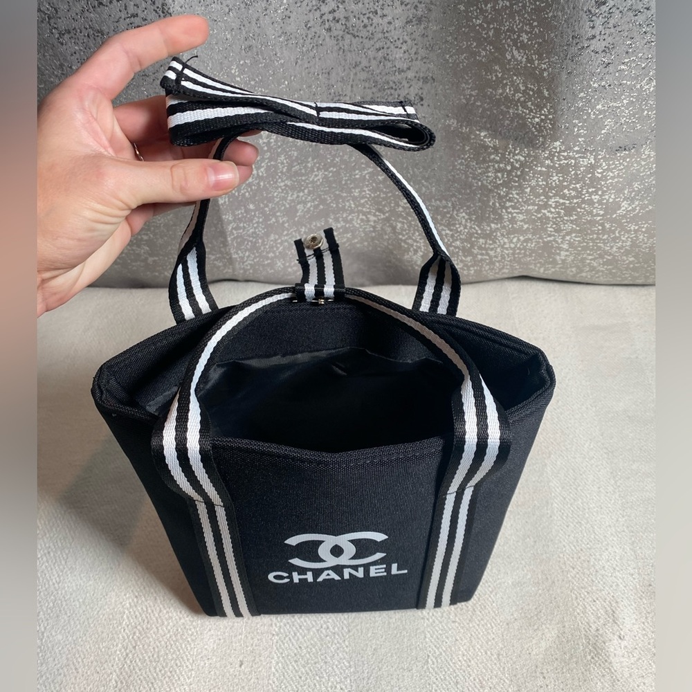 CHANEL Mini Tote with Bow Strap - Picture 7 of 9